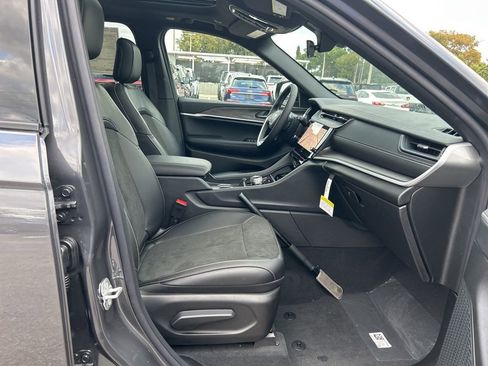 New 2026 Jeep Grand Cherokee Laredo image 24