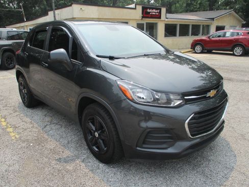 Used 2019 Chevrolet Trax LS FWD image 4