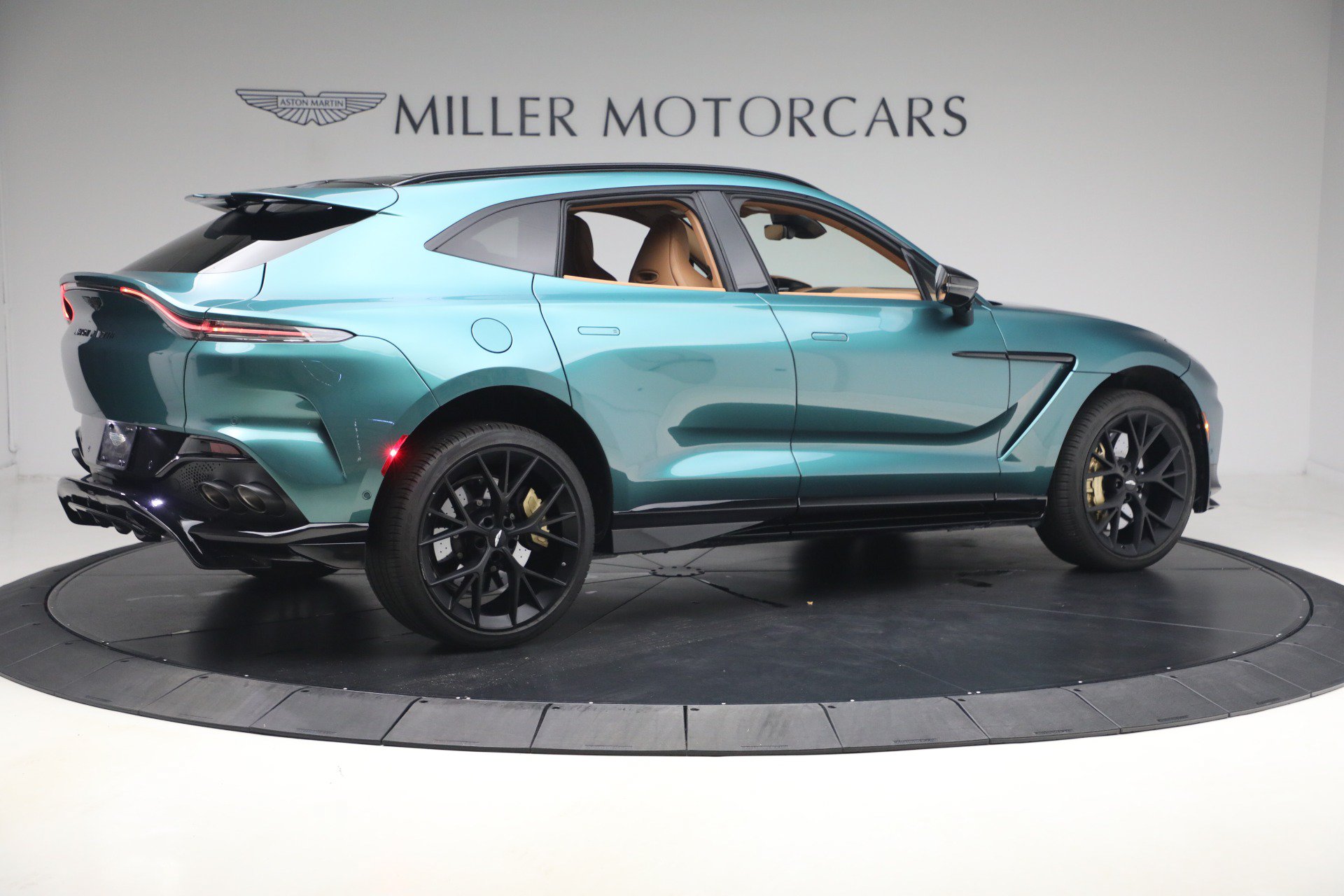 Used 2025 Aston Martin DBX 707 AWD/4WD image 8