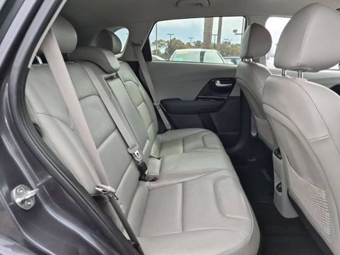 Used 2018 Kia Niro EX Premium FWD image 27