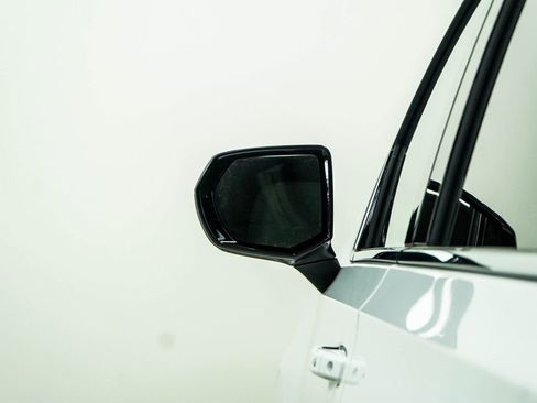 Used 2024 Chevrolet Suburban LT RWD image 14