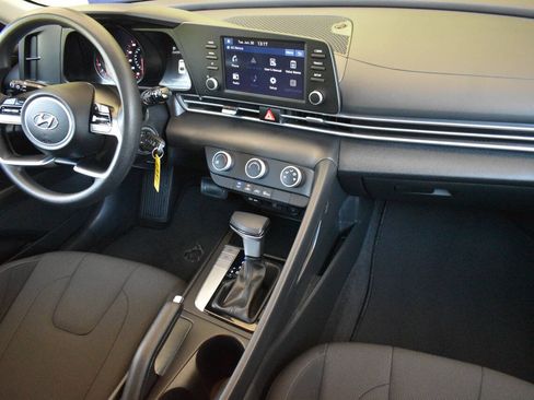 Used 2023 Hyundai Elantra SE FWD image 24