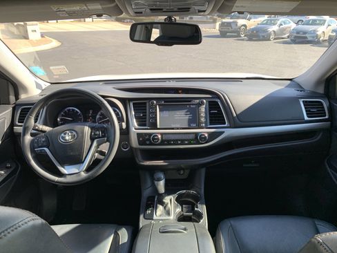 Used 2014 Toyota Highlander XLE image 30