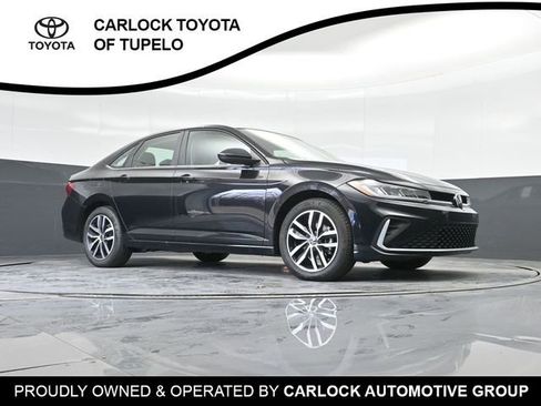 Used 2025 Volkswagen Jetta SE w/ Sunroof Package image 39