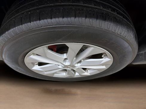 Used 2016 Nissan Rogue SV image 10