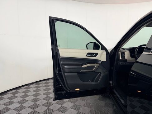 Used 2022 Nissan Pathfinder Platinum w/ Cargo Package FWD image 25