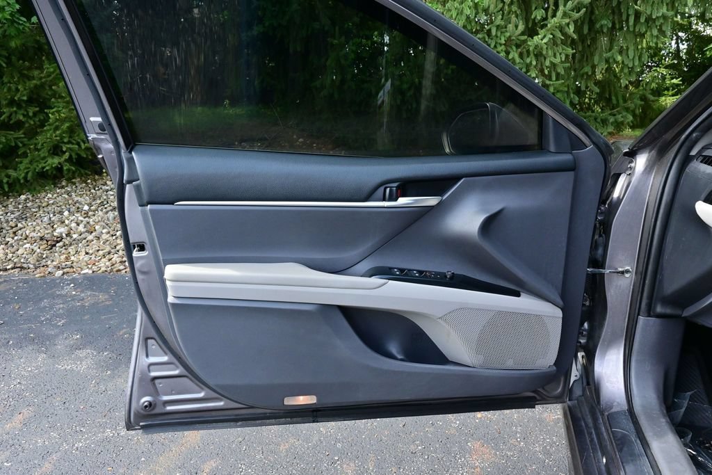 Used 2018 Toyota Camry SE w/ Moonroof Package FWD image 14