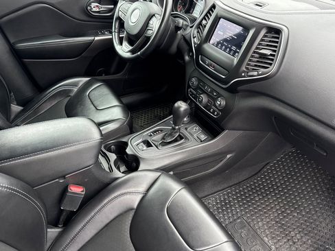 Used 2019 Jeep Cherokee Latitude Plus w/ Cold Weather Group image 16