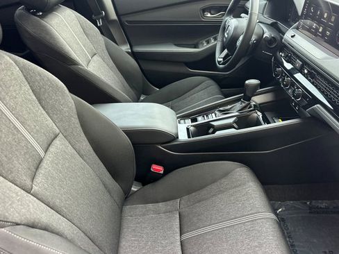 Used 2025 Honda Accord Sport image 16