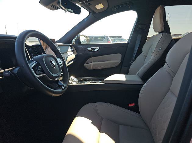 Used 2026 Volvo XC60 B5 Plus AWD/4WD image 5