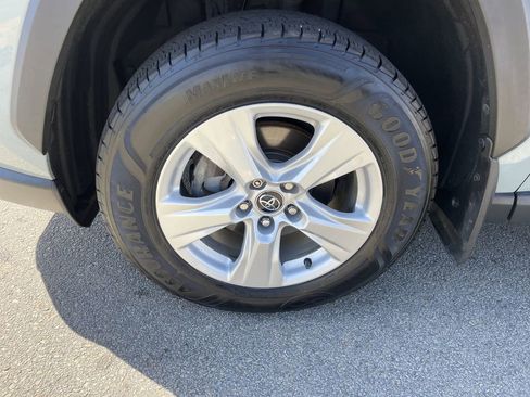 Used 2020 Toyota RAV4 XLE w/ Convenience Package AWD/4WD image 9