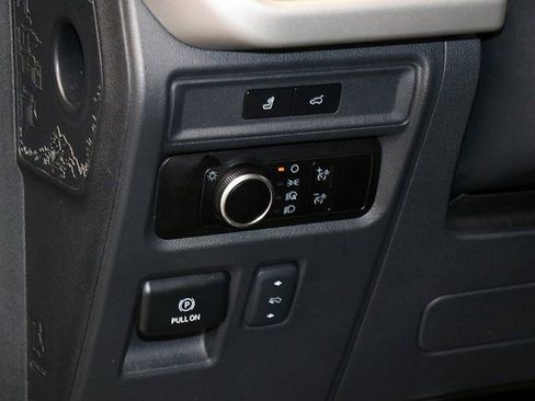 Used 2024 Ford Expedition Max XLT image 25