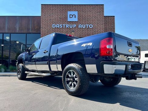 Used 2011 Chevrolet Silverado 2500 LT AWD/4WD image 4