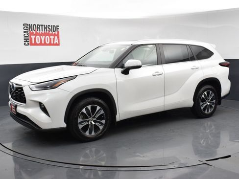Used 2024 Toyota Highlander XLE AWD/4WD image 8