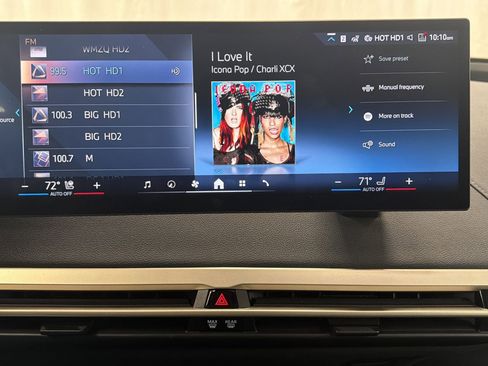 Used 2025 BMW iX xDrive50 w/ Premium Package image 20