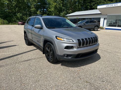 Used 2017 Jeep Cherokee High Altitude w/ Luxury Group AWD/4WD image 11