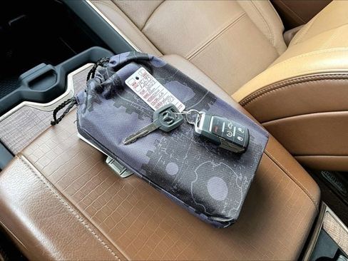 Used 2023 RAM 2500 Limited image 33