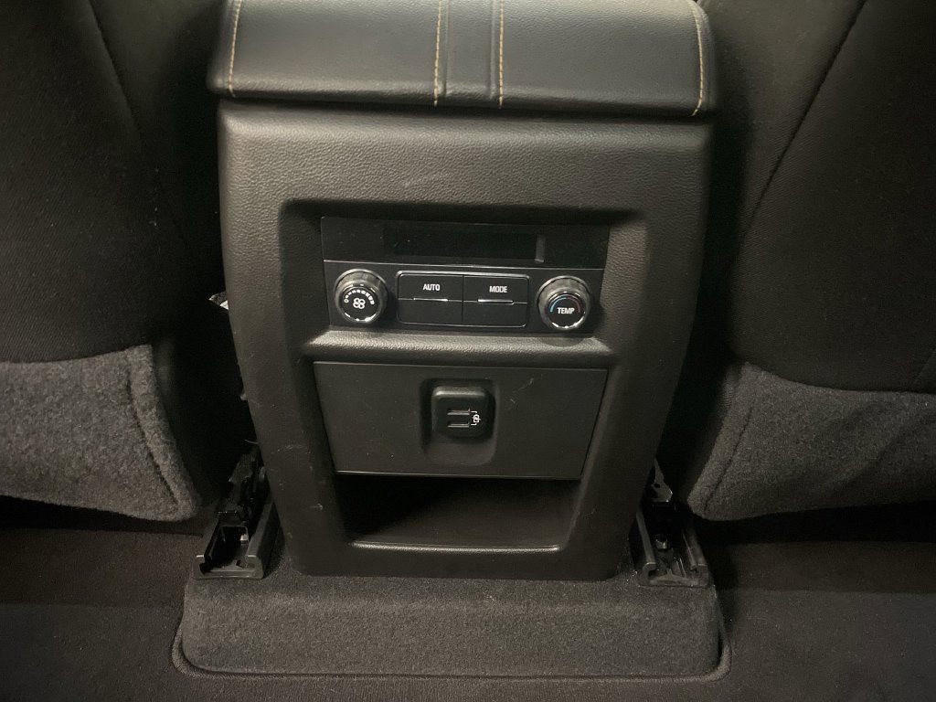 Used 2018 Chevrolet Traverse LT FWD image 14