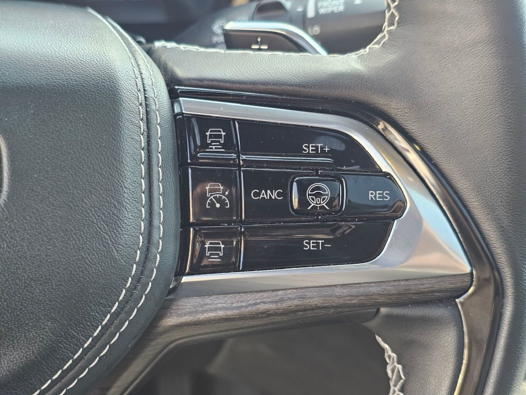 Used 2023 Jeep Grand Cherokee Overland w/ Advanced Protech Group III AWD/4WD image 30