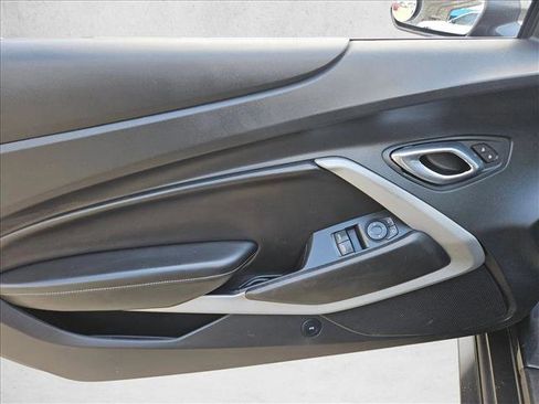 Used 2018 Chevrolet Camaro SS RWD image 13