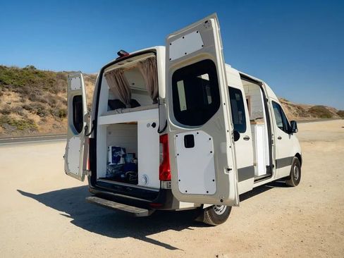 Used 2021 Mercedes-Benz Sprinter 2500 image 53