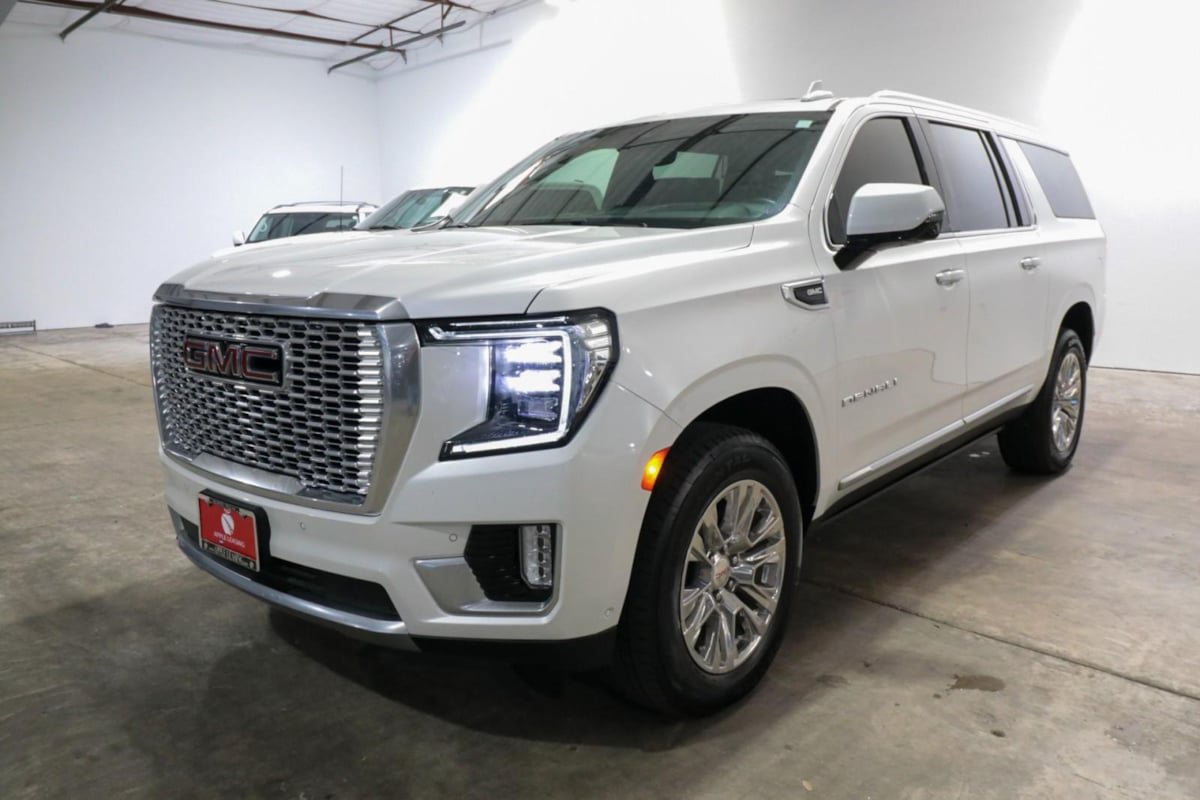 Used 2024 GMC Yukon XL Denali w/ Advanced Technology Package AWD/4WD image 5
