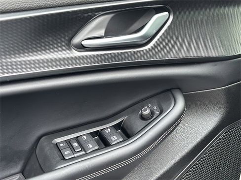 Certified 2025 Jeep Grand Cherokee Laredo X w/ Luxury Tech Group I image 17