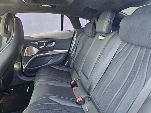 Used 2023 Mercedes-Benz EQS 580 580 image 8