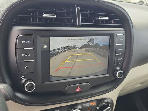 Certified 2025 Kia Soul LX image 24