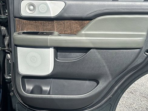 Used 2022 Lincoln Navigator Black Label image 17