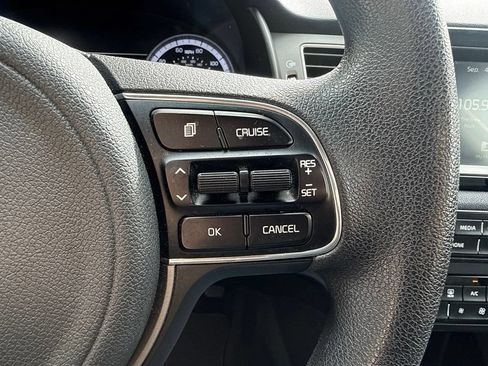 Used 2017 Kia Niro LX FWD image 27
