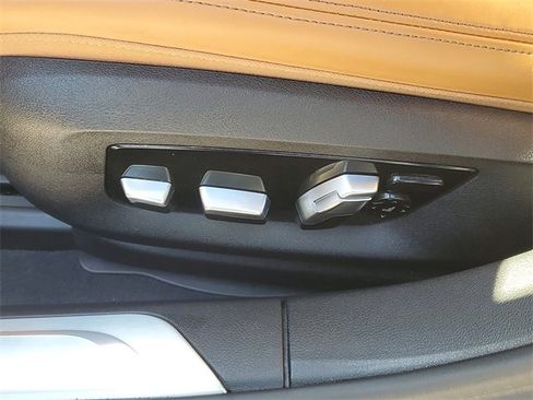 Used 2021 BMW 750i xDrive w/ Executive Package image 22