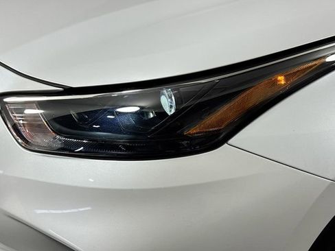 Certified 2023 Toyota Highlander XLE image 3