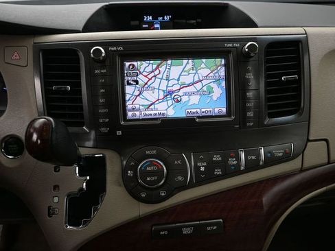 Used 2013 Toyota Sienna Limited w/ Premium Pkg image 11