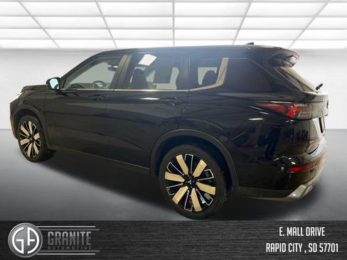 Used 2025 Mitsubishi Outlander SE FWD image 4