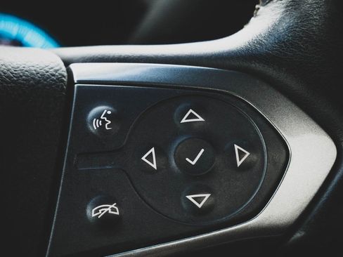 Used 2017 Chevrolet Suburban LT image 17