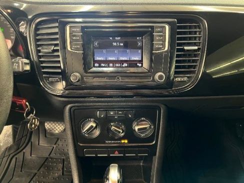 Used 2016 Volkswagen Beetle 1.8T image 13