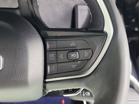 Used 2023 Jeep Grand Cherokee Laredo w/ Luxury Tech Group I image 18