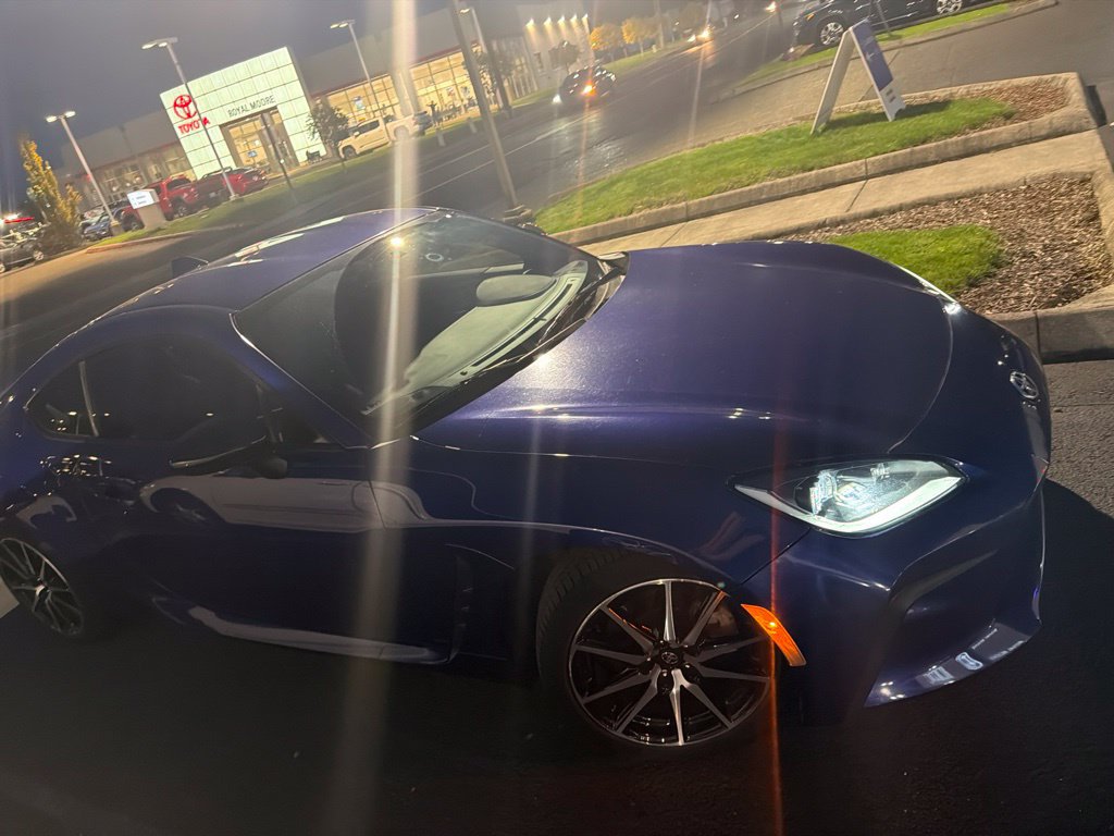 Used 2022 Toyota GR86 RWD image 2