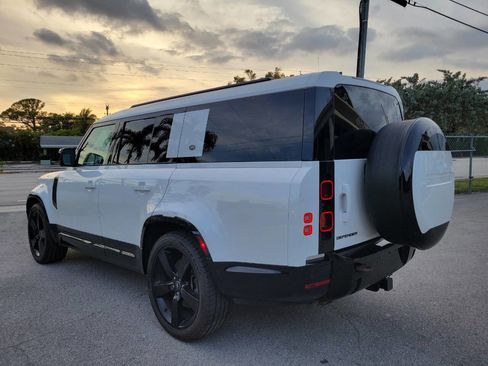 Used 2024 Land Rover Defender 130 X-Dynamic SE image 7