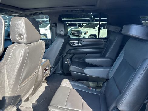 Used 2024 Chevrolet Suburban Z71 w/ Luxury Package AWD/4WD image 17