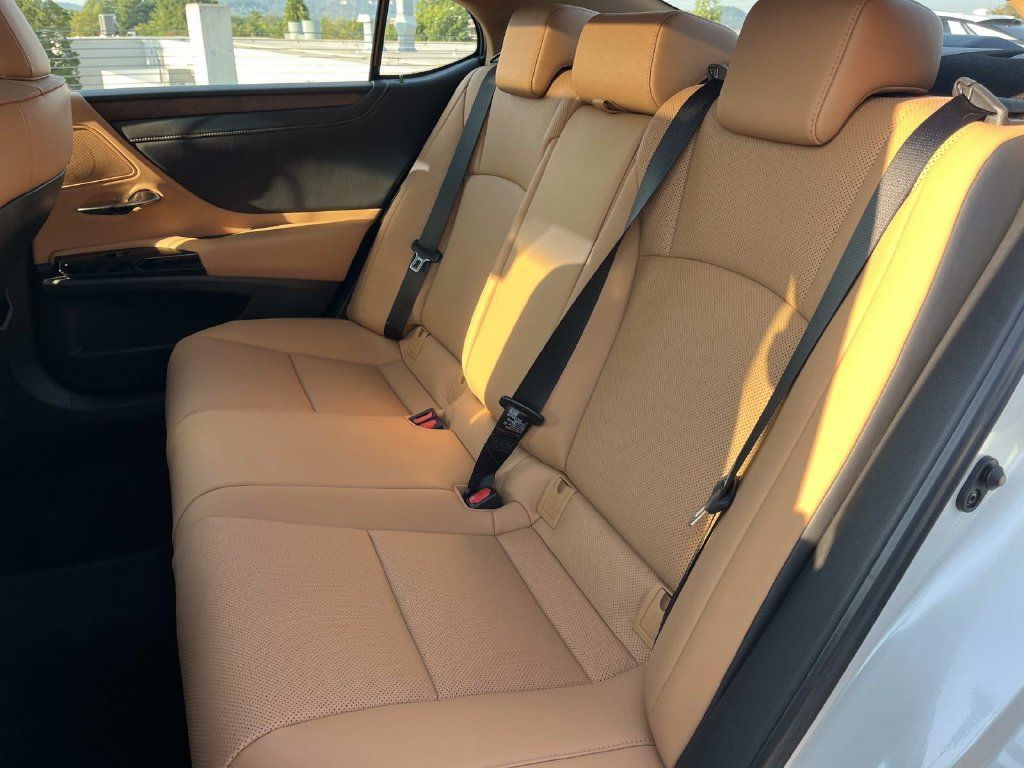 Used 2023 Lexus ES 350 w/ Premium Package FWD image 22