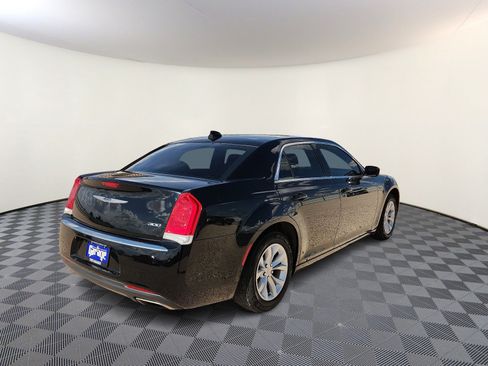 Used 2021 Chrysler 300 Touring RWD image 4