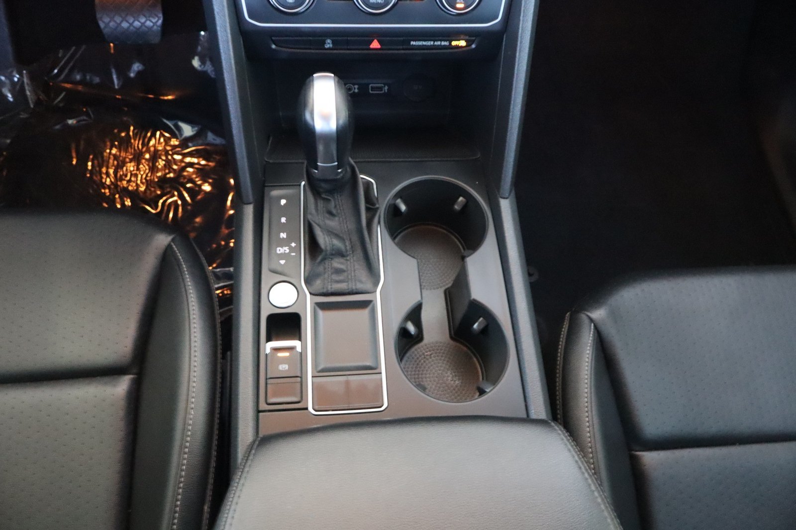Used 2019 Volkswagen Atlas SE w/ Panoramic Sunroof Package FWD image 32