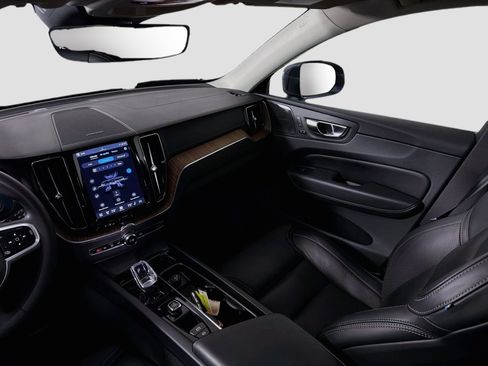 Certified 2023 Volvo XC60 B5 Ultimate w/ Climate Package AWD/4WD image 24