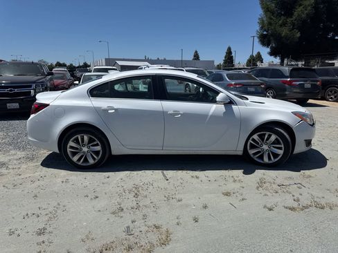 Used 2017 Buick Regal FWD image 2