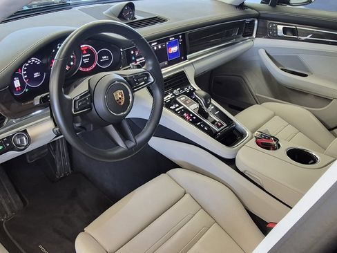 Used 2023 Porsche Panamera 4 Platinum Edition image 10