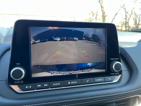 Used 2025 Nissan Rogue SV image 25