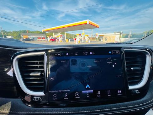 Used 2022 Chrysler Pacifica Limited image 18