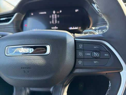 New 2025 Jeep Grand Cherokee Altitude image 16